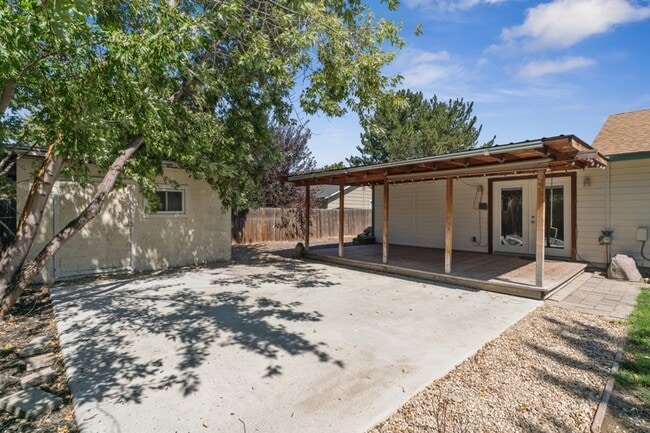 Building Photo - 5591 N Marlboro Ave