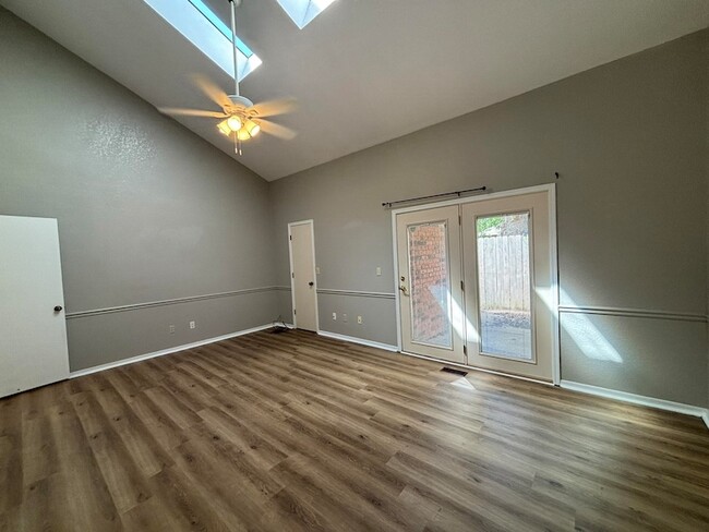 Building Photo - 1302 Briar Creek Rd