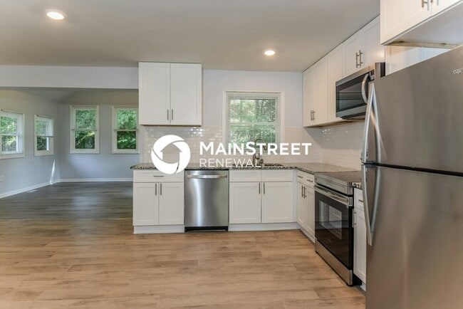Building Photo - 4 Bedroom Pet-Friendly Home in Mableton, GA with Main Street Renewal
