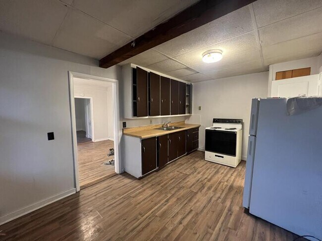 Building Photo - 197 Main St