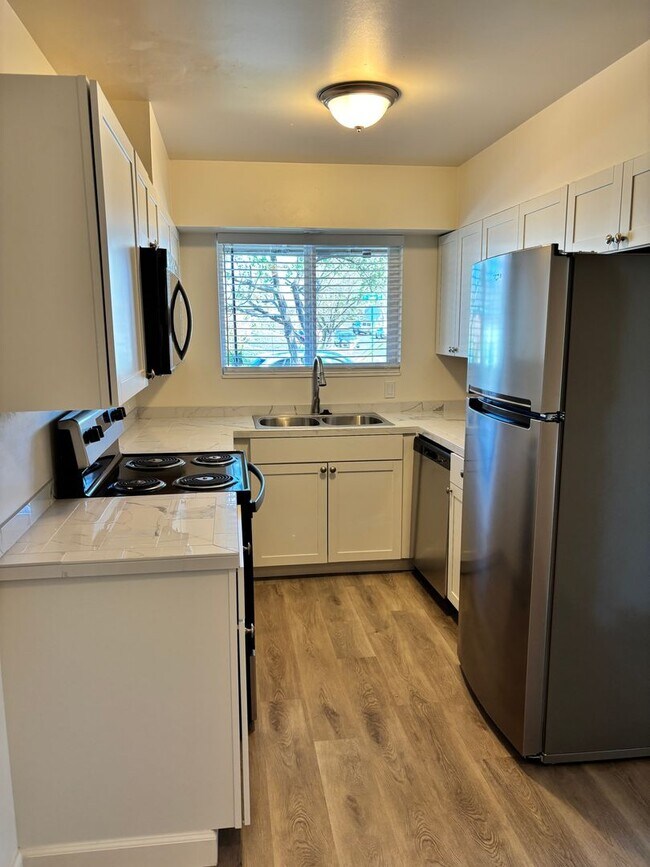 Building Photo - 840