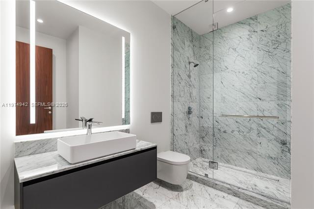 Building Photo - 5 Grove Isle Dr