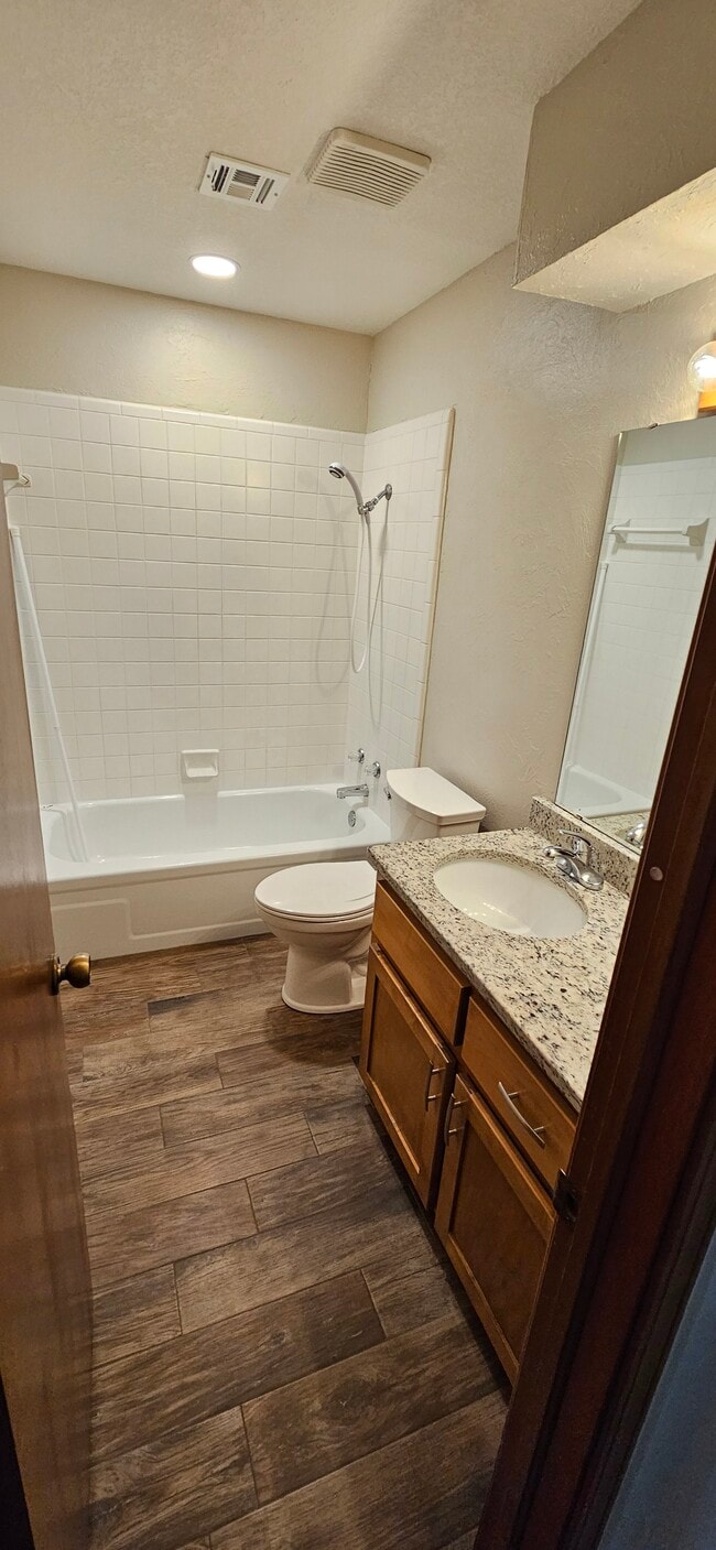 Building Photo - 1320 Greenfield Dr