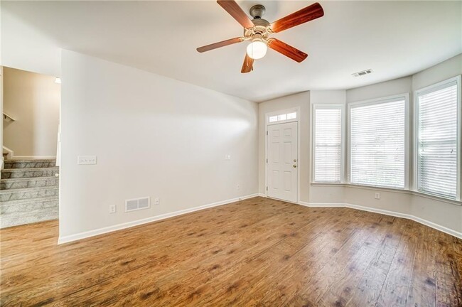 Building Photo - 374 St Claire Dr