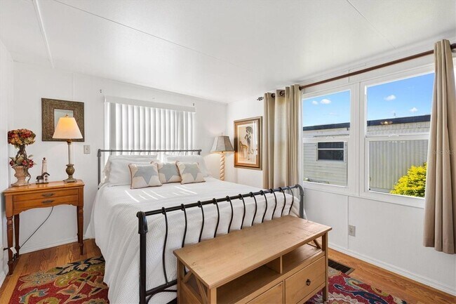 Building Photo - 732 Royal Palm Ave