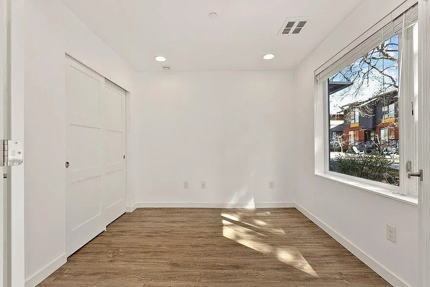Building Photo - 6522 32nd Ave NE