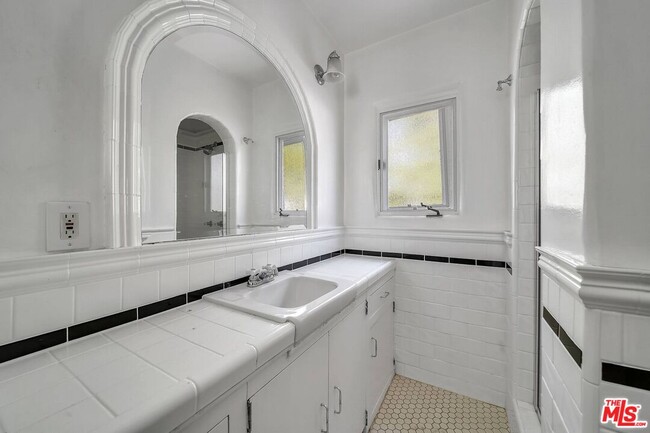 Building Photo - 333 S Roxbury Dr