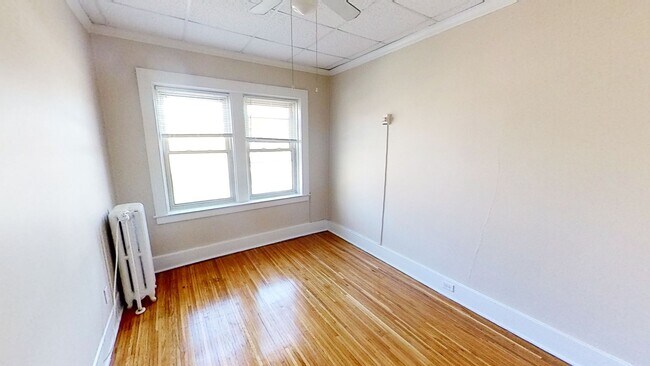 Building Photo - 1615-1625 East Ave Unit-103