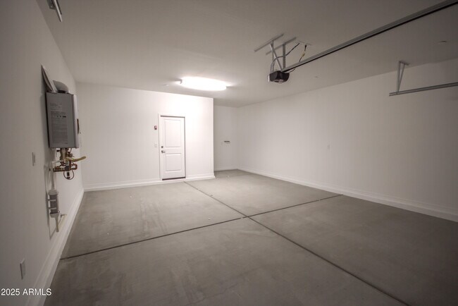 Building Photo - 21326 W Roanoke Ave