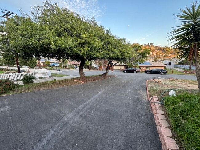 Building Photo - El Cajon Rancho Estate