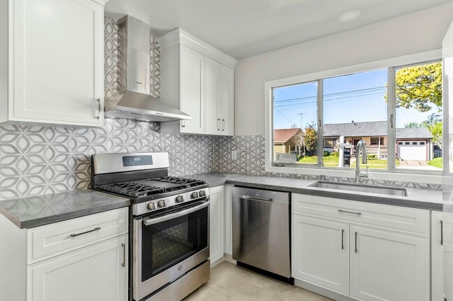 Building Photo - 770 Ventura St
