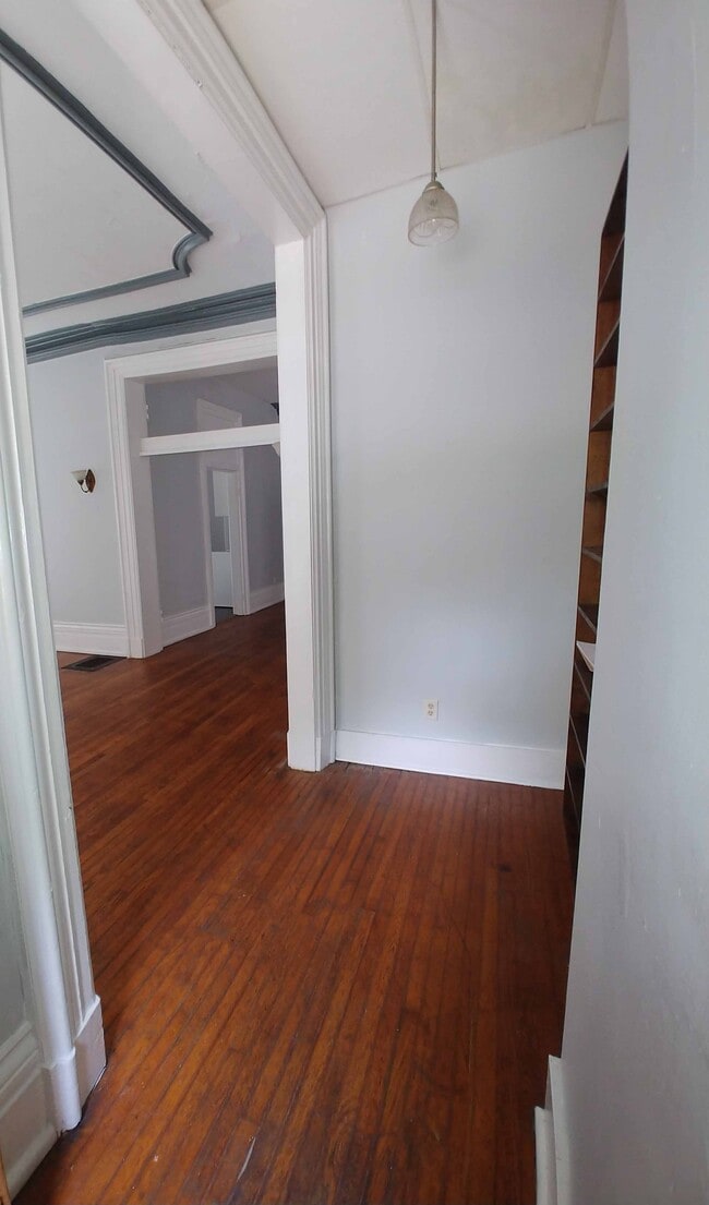Primary Photo - 1214 Columbia St