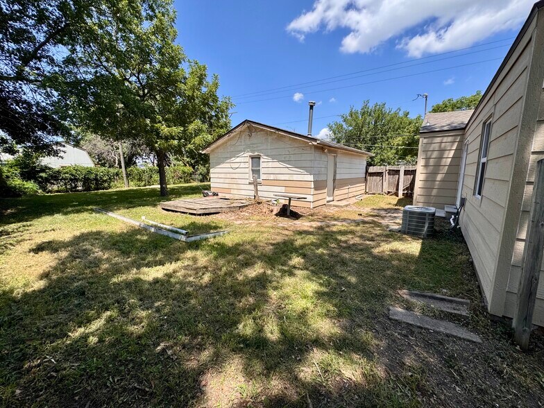 Building Photo - 1601 Faulders Ln