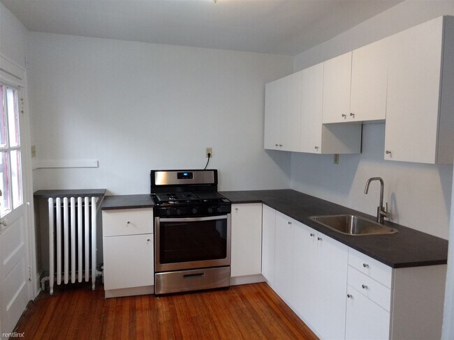 Building Photo - 3 br, 1 bath Duplex - 899 Mercer Street 2