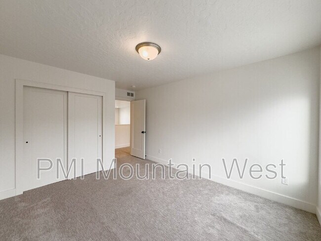 Building Photo - 331 S 680 W