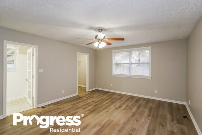 Building Photo - 207 Crest Dr