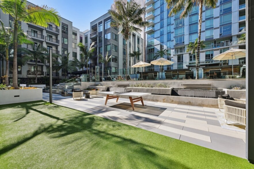 Building Photo - Trademark