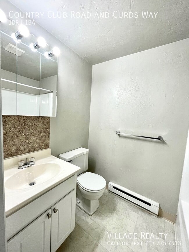 Building Photo - 681 Country Club Rd