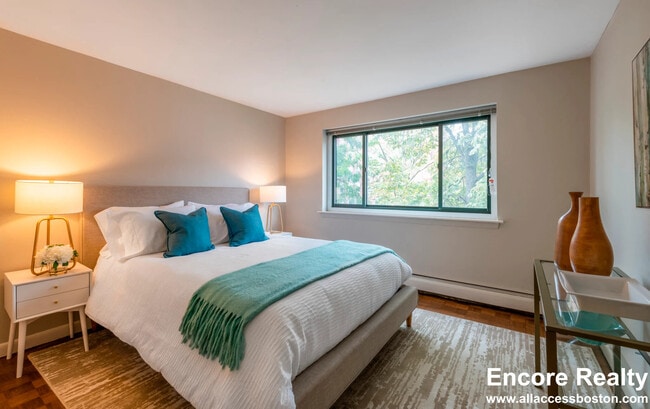 Building Photo - 375 Harvard St