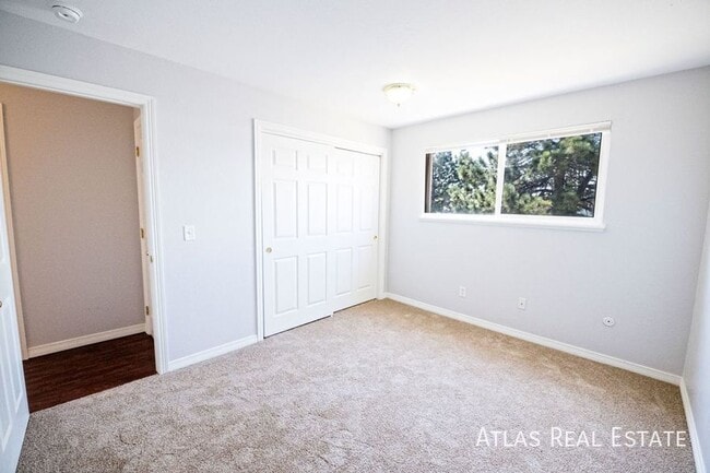 Building Photo - 950 Bishop Ct
