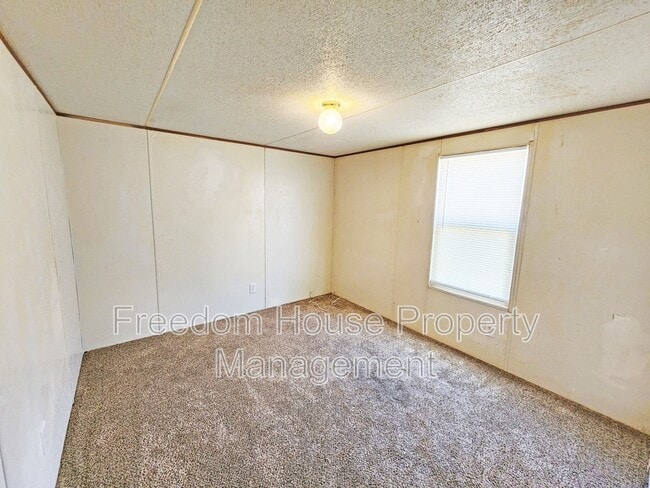 Building Photo - 3851 W Donner St