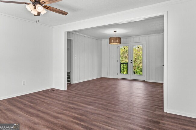 Building Photo - 215 Lagrange St
