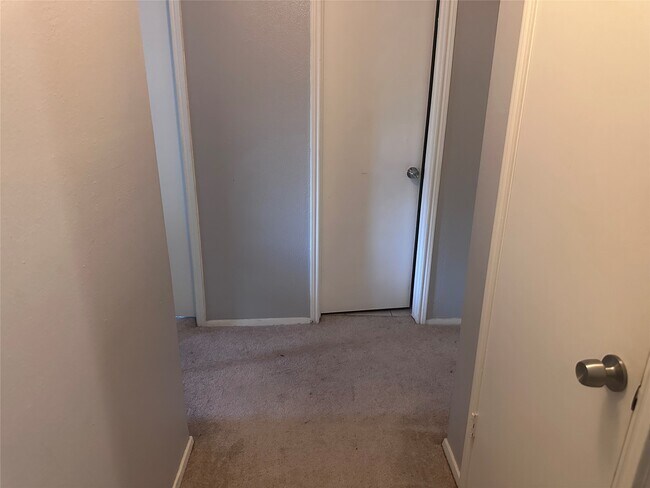 Building Photo - 11136 Village Bend Ln