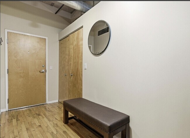 Building Photo - 6 S Laflin St