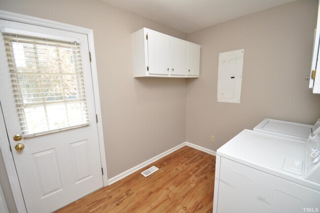 Building Photo - 9001 Crestwood Dr