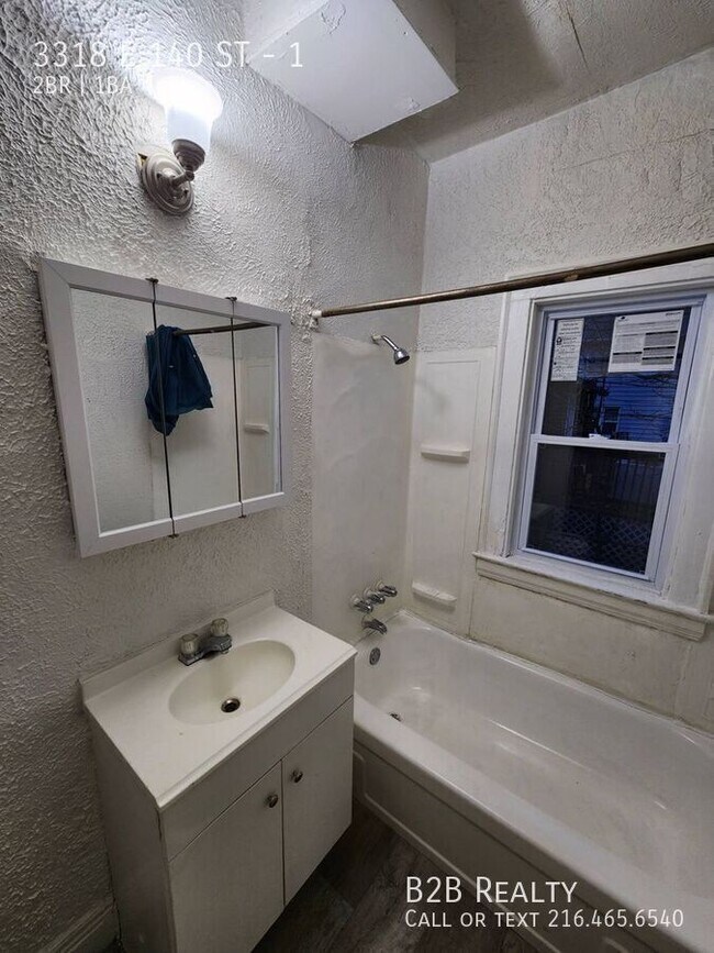 Building Photo - 3318 E 140th St