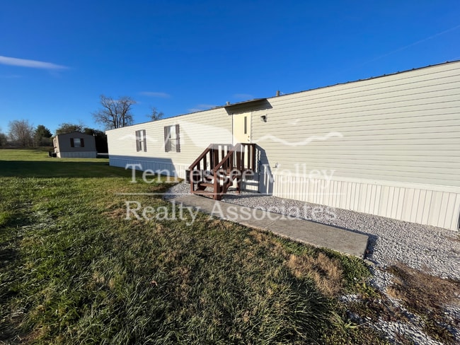 Primary Photo - Well kept 3 bedroom/ 2 bathroom home just ...