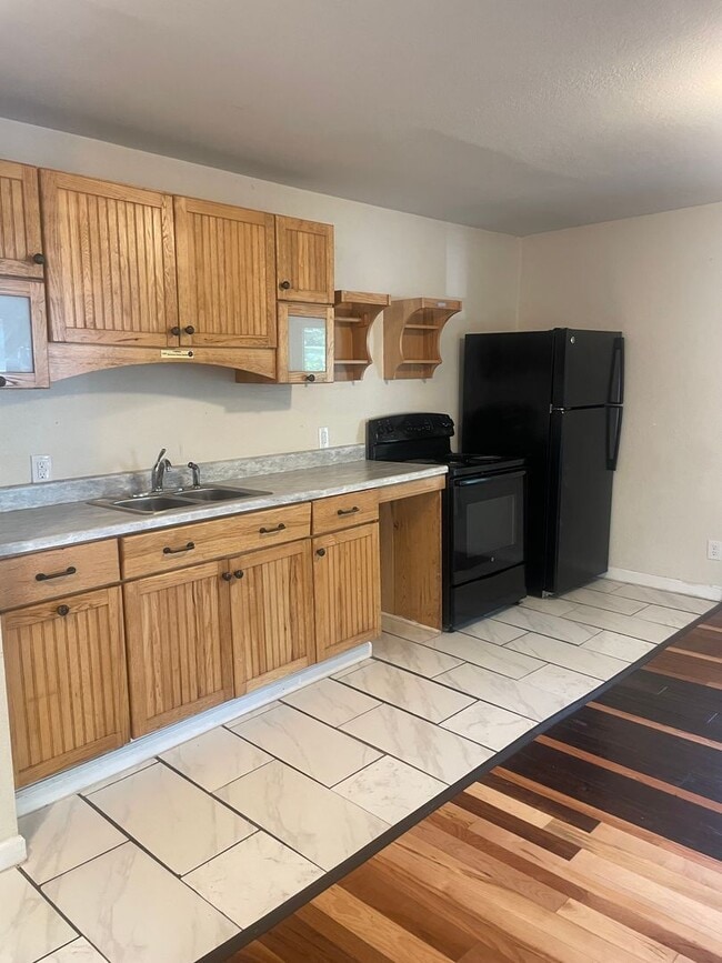 Building Photo - Etowah 37331 - Now available, 2-bedroom, 1-bath apartment conveniently located in Etowah! - Conta...