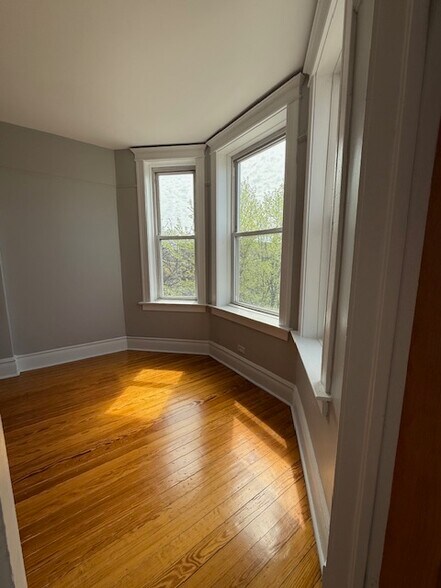 Living room bay windows - 2138 W 21st Pl