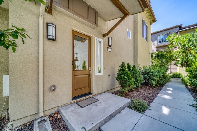 Building Photo - Coming soon - 2Bed/2.5Bath TOWNHOUSE FOR RENT IN MILPITAS - $3,850/mo