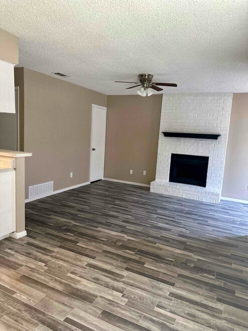 Building Photo - 4913 Jamesway Rd