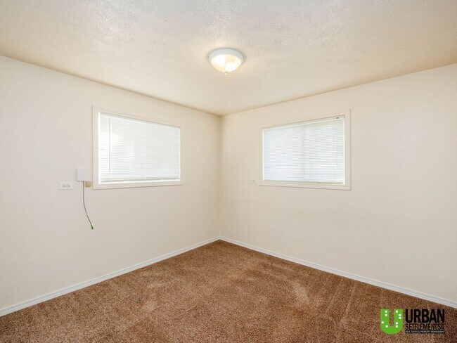 Building Photo - Spacious 2bed/1bath duplex