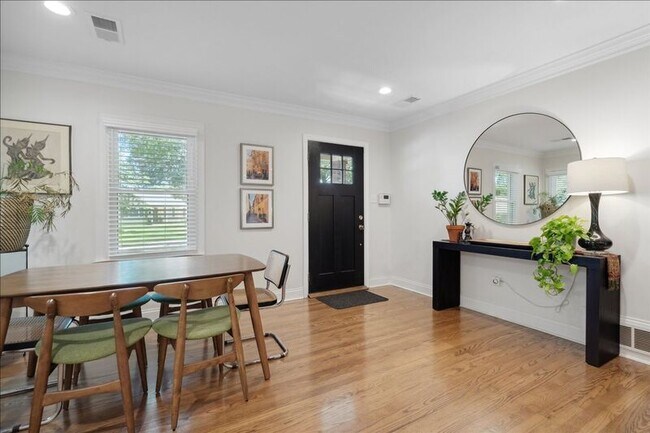 Building Photo - 847 S Mendenhall Rd