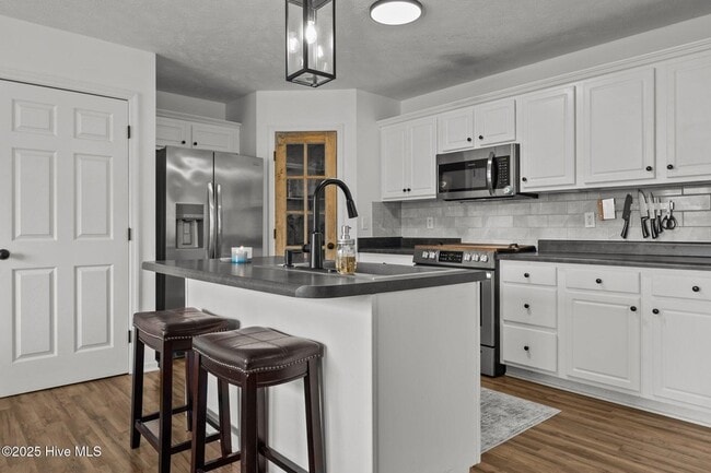 Building Photo - 8246 English Saddle Dr