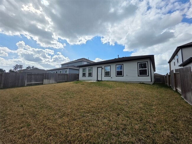 Building Photo - 25049 Pomegranate Pl