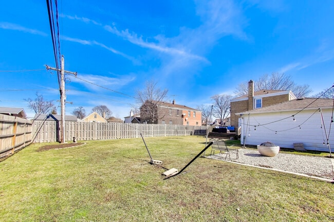 Building Photo - 4138 N Olcott Ave