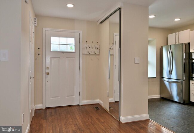 Building Photo - 10231 Arizona Cir