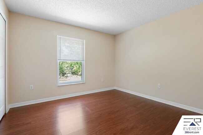Building Photo - FULLY FENCED 3/2/2 IN THE HEART OF PALM COAST
