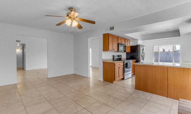 Building Photo - 2935 S Mollera
