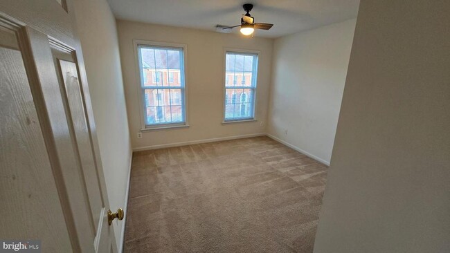Building Photo - 7007 Courtyard Way