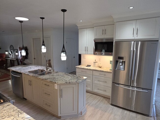 Building Photo - Updated 3 bedroom 2 bathroom Oak Creek ranch