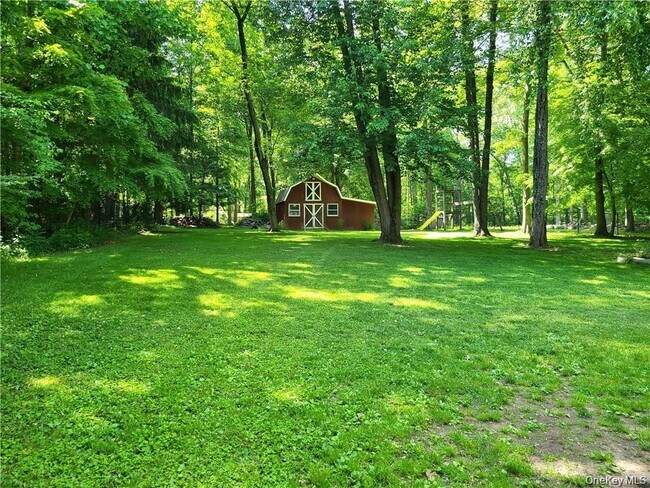 Building Photo - 276 Quaker Rd