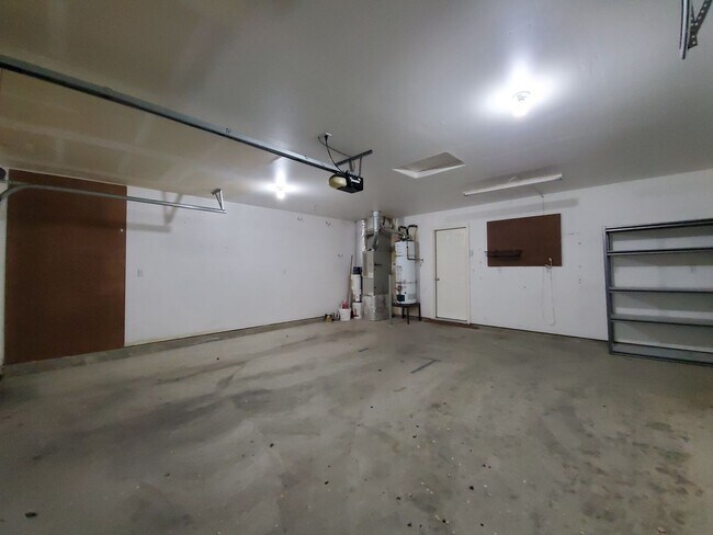 Building Photo - 3 bed, 2 bath- Kennewick Location!