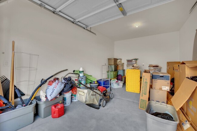 Building Photo - 875 Chaste Ct