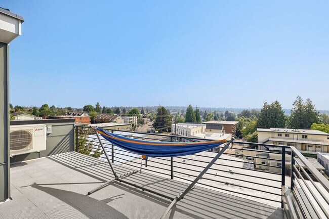 Building Photo - 760 N 72nd St