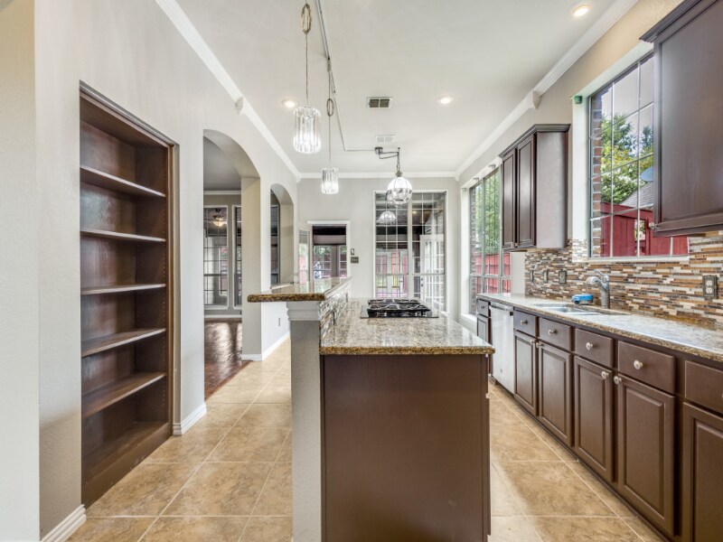 Building Photo - 2817 Pioneer Dr